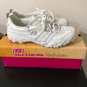 Skechers white silver totally active sneakers